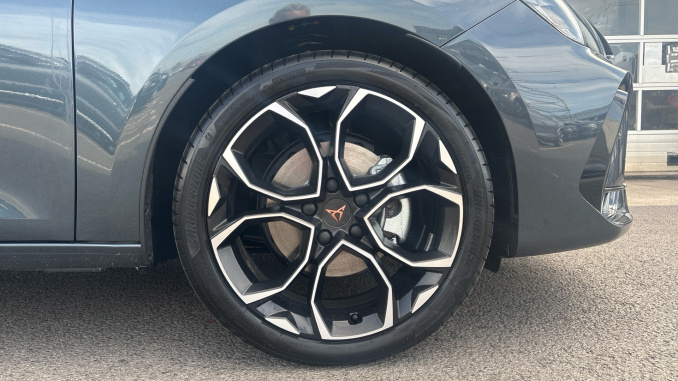 CUPRA Leon 1.5 eTSI 150 V2 5dr DSG Petrol Hatchback - Image 5
